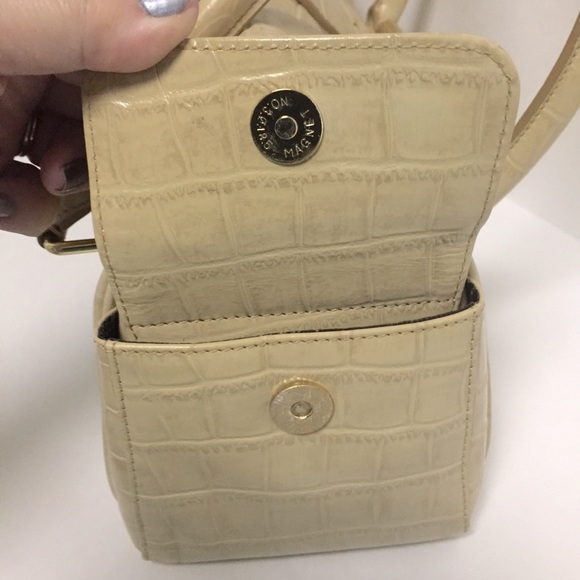 The FiNd Beige Leather Croc Bag Gold Tone Hardware - Picture 8 of 11